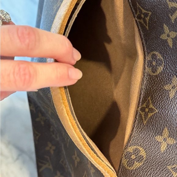 Louis Vuitton Monogram Abbesses Messenger Bag - Picture 6 of 16